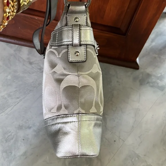 Coach Rare Crossbody/ Shoulder Bag Like New signature C silver/ metallic leather - Picture 7 of 16